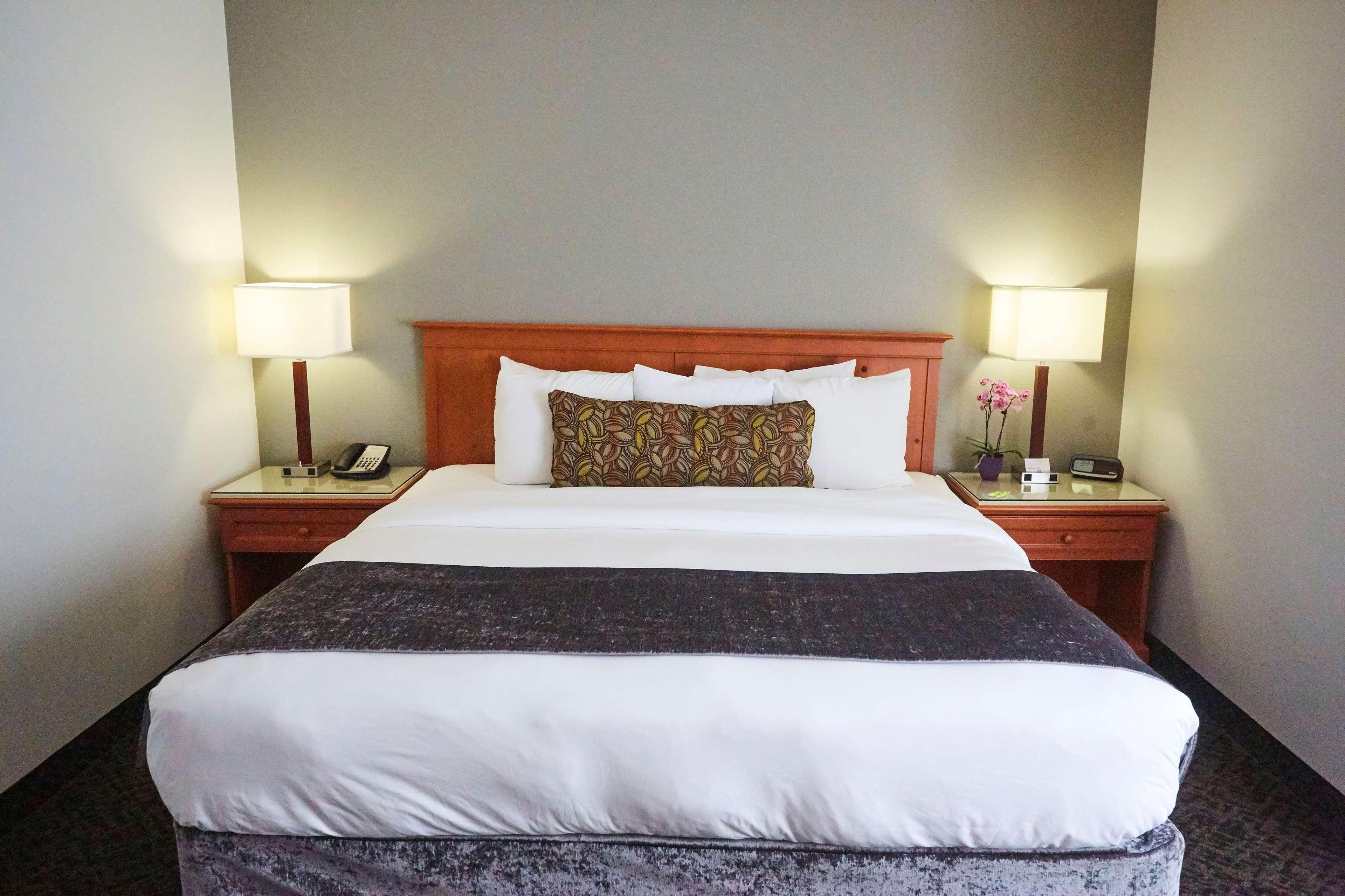 Hotel Radisson Airport 3*