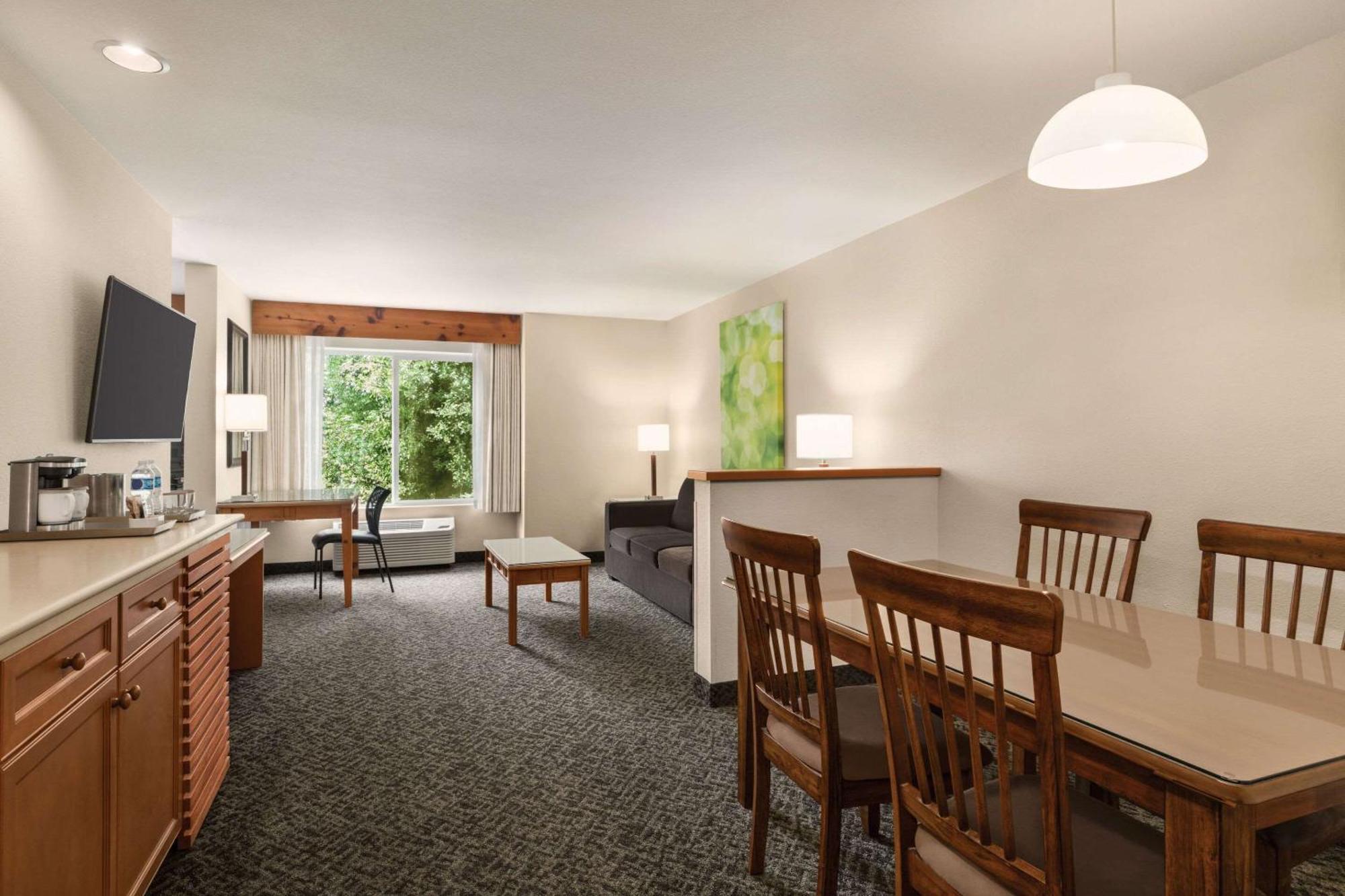 Radisson Airport Hotel