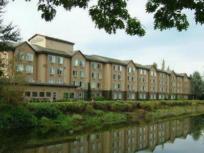 Hotel Radisson Airport 3*