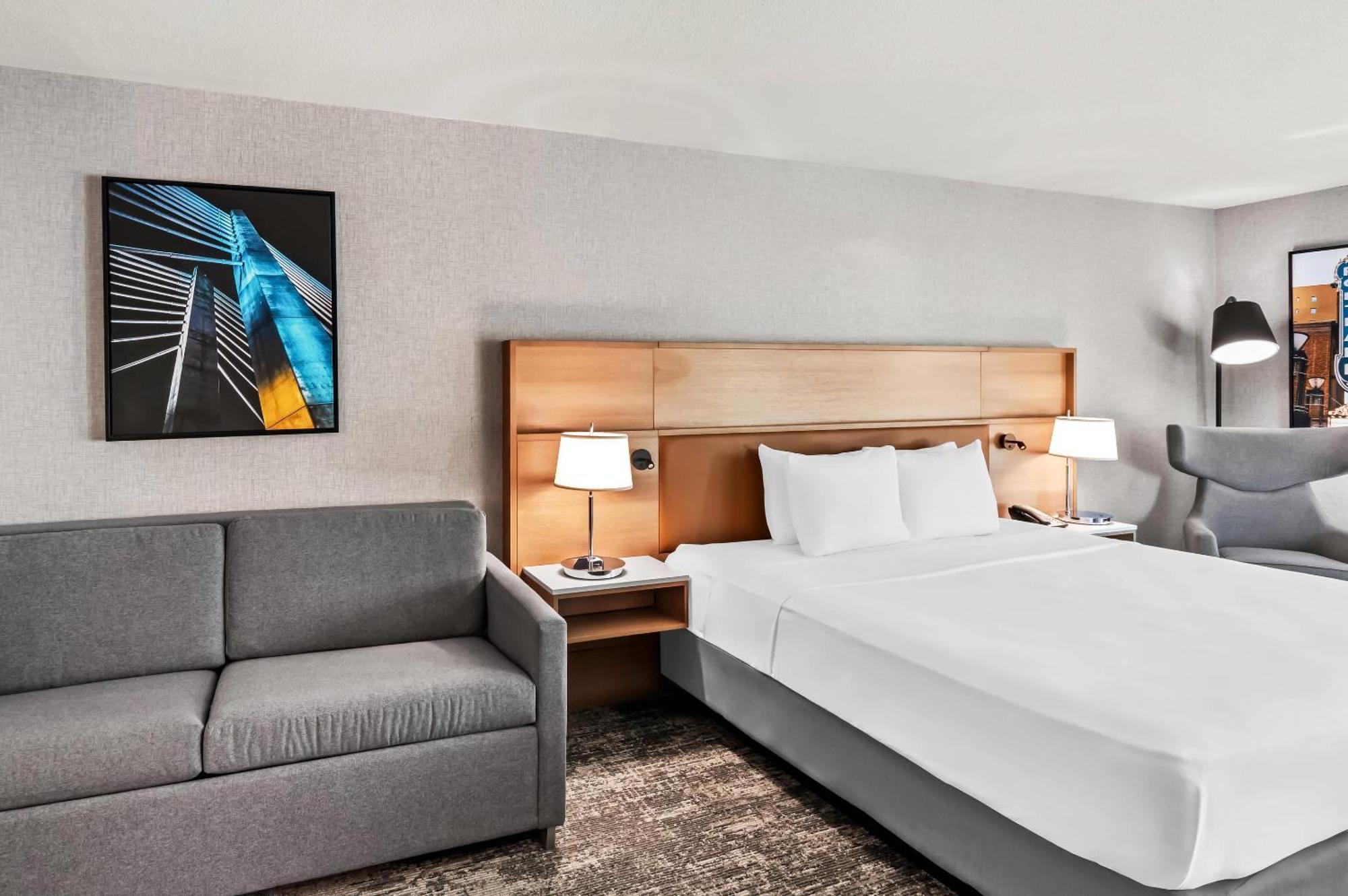 Radisson Airport