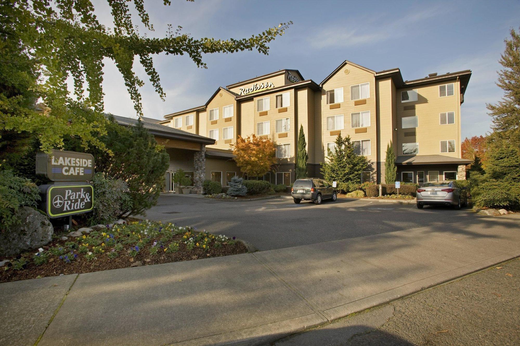 Radisson Airport Hotel 3*